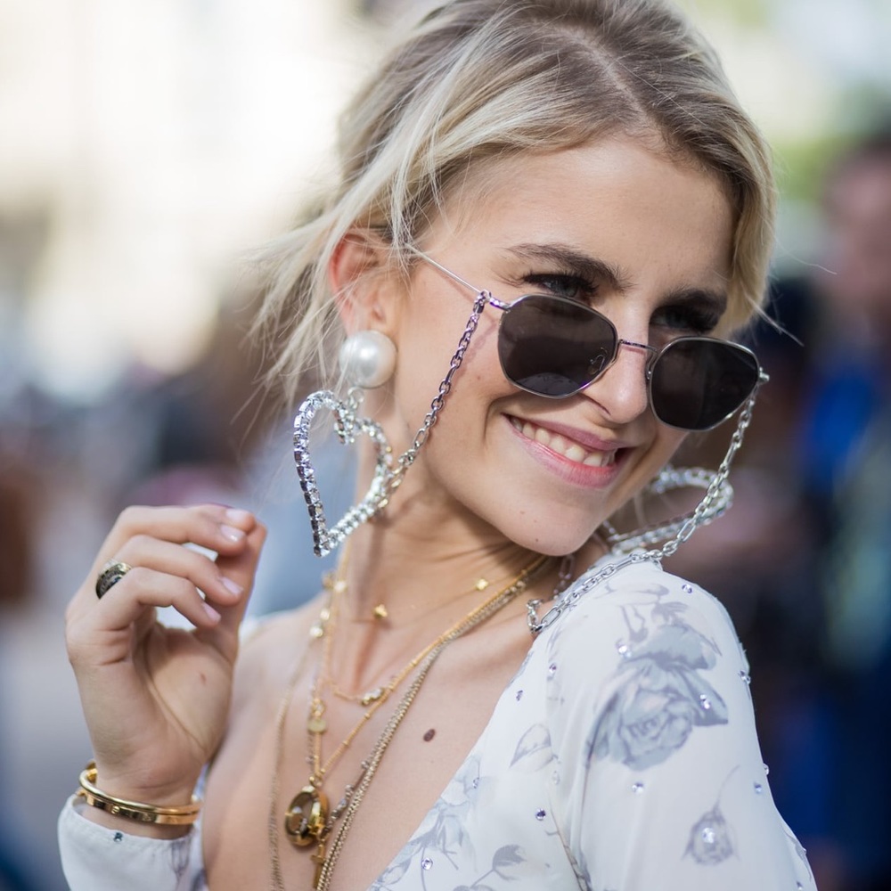 LE SPECS Sunglasses 🕶 Chain Gold